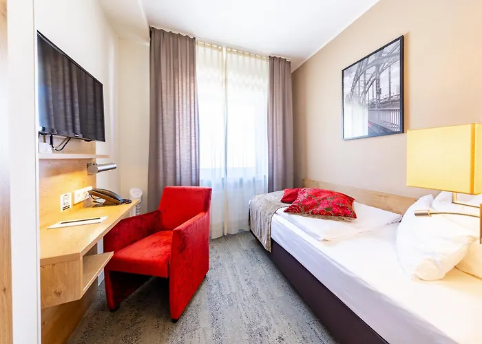 Otel Maingau 3*